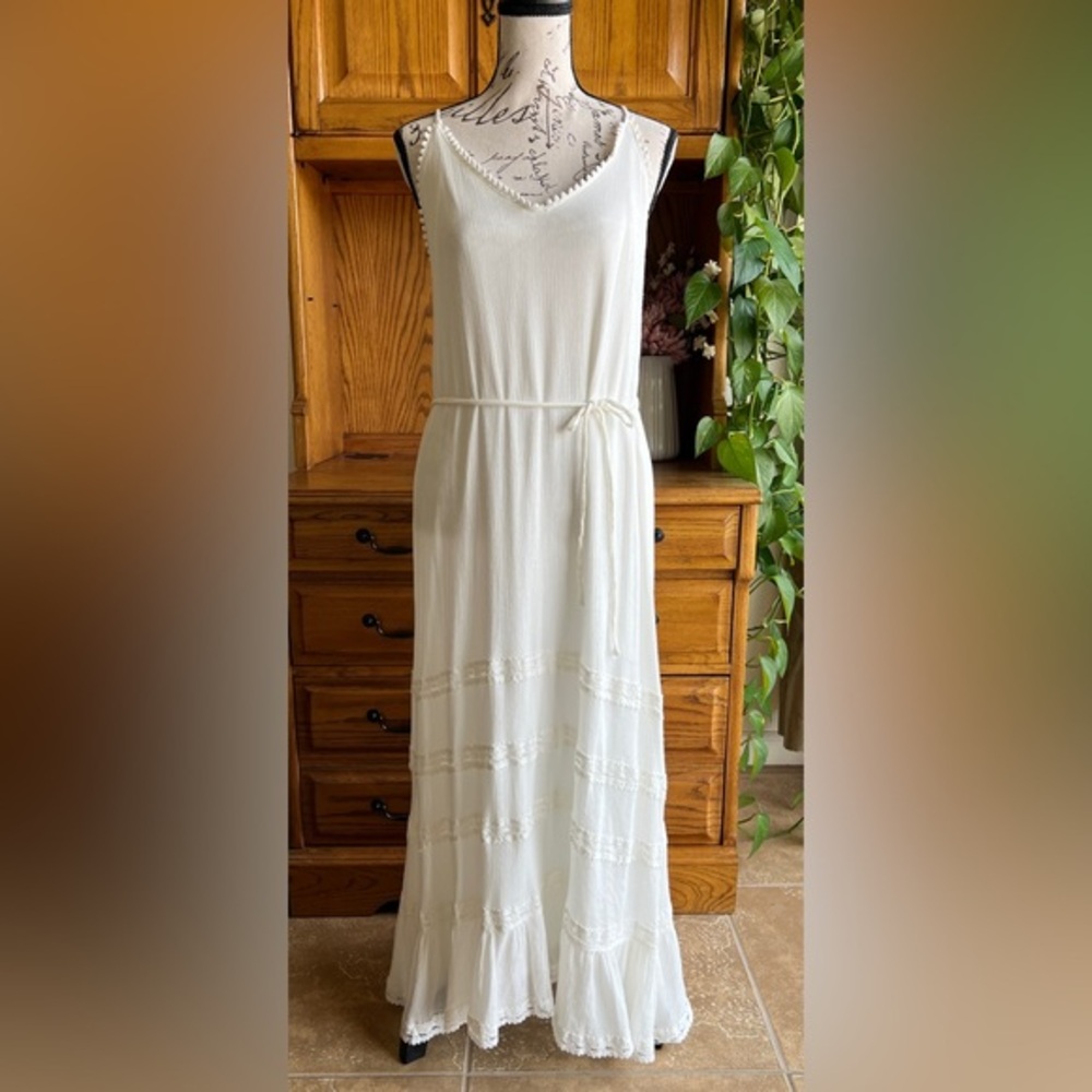 Lulus White Lace Maxi Dress Boho Bridal Beachy Pom Pom Trim Sleeveless Women's M